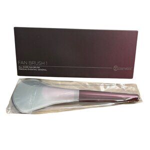 BH Cosmetics All Over Fan Brush 1 Professional Makeup Application Tool Highlight